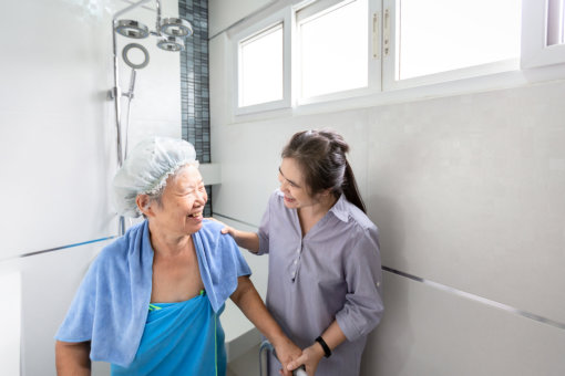 the-extent-of-warm-baths-for-a-seniors-skin-care